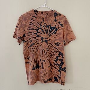Everlane Men’s Rust and Black Spiral Tie-Dye Tee
